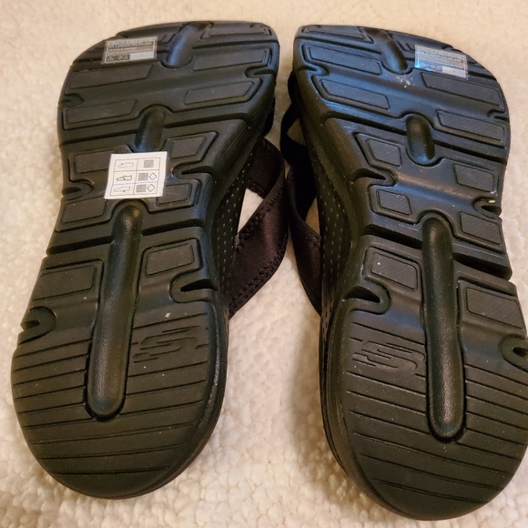Skechers Women's ArchFit Size 10. Black and  straps. NWOT - Picture 6 of 7